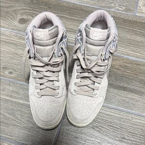 Nike High-Top Sneakers in Light Beige and Patterned Gray